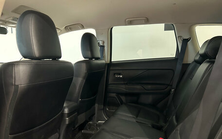 Mitsubishi Outlander III рестайлинг 3, 2017 год, 1 599 000 рублей, 14 фотография