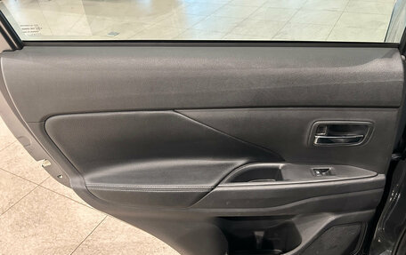 Mitsubishi Outlander III рестайлинг 3, 2017 год, 1 599 000 рублей, 13 фотография