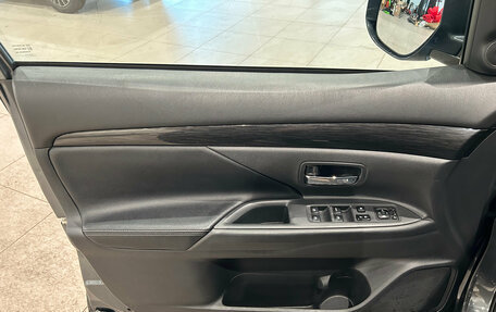 Mitsubishi Outlander III рестайлинг 3, 2017 год, 1 599 000 рублей, 15 фотография