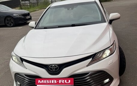 Toyota Camry, 2018 год, 2 630 000 рублей, 2 фотография