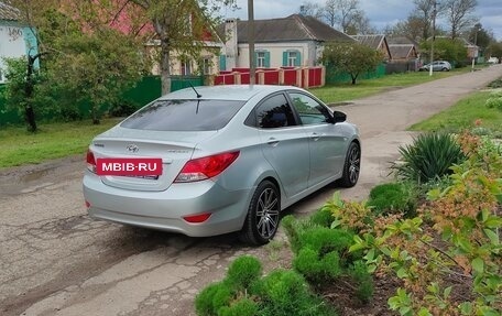 Hyundai Solaris II рестайлинг, 2012 год, 920 000 рублей, 5 фотография