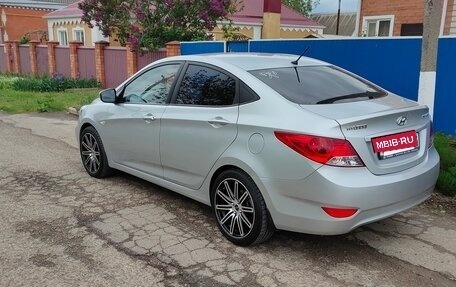 Hyundai Solaris II рестайлинг, 2012 год, 920 000 рублей, 3 фотография