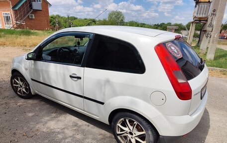 Ford Fiesta, 2005 год, 290 000 рублей, 5 фотография