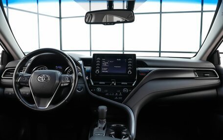 Toyota Camry, 2021 год, 2 870 000 рублей, 10 фотография