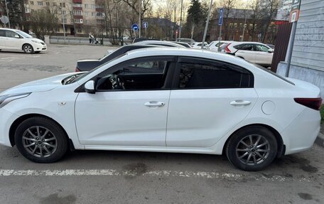 KIA Rio IV, 2018 год, 900 000 рублей, 2 фотография