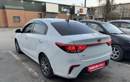 KIA Rio IV, 2018 год, 900 000 рублей, 3 фотография
