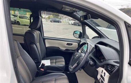 Toyota Noah III, 2021 год, 1 807 000 рублей, 5 фотография