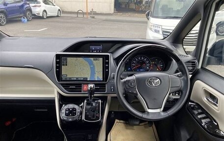 Toyota Noah III, 2021 год, 1 807 000 рублей, 6 фотография