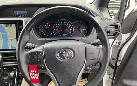 Toyota Noah III, 2021 год, 1 807 000 рублей, 7 фотография