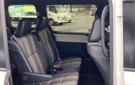 Toyota Noah III, 2021 год, 1 807 000 рублей, 9 фотография