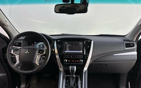 Mitsubishi Montero Sport, 2022 год, 3 990 000 рублей, 10 фотография