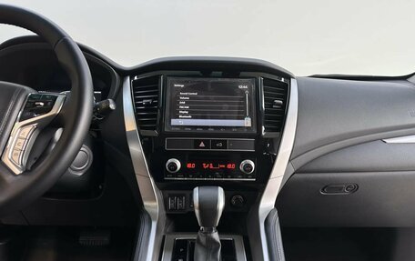 Mitsubishi Montero Sport, 2022 год, 3 990 000 рублей, 14 фотография