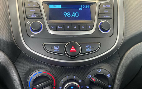 Hyundai Solaris II рестайлинг, 2015 год, 1 170 000 рублей, 13 фотография