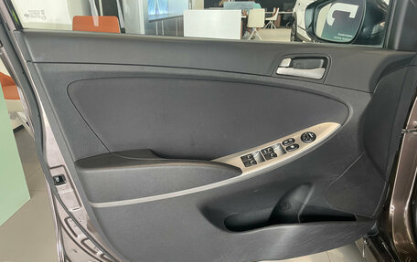 Hyundai Solaris II рестайлинг, 2015 год, 1 170 000 рублей, 23 фотография