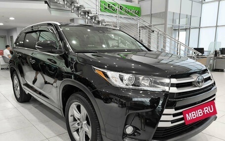 Toyota Highlander III, 2021 год, 4 099 000 рублей, 3 фотография