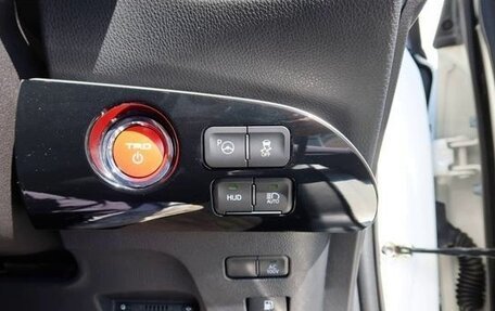 Toyota Prius IV XW50, 2023 год, 1 427 000 рублей, 20 фотография