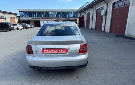 Audi A4, 2000 год, 300 000 рублей, 6 фотография