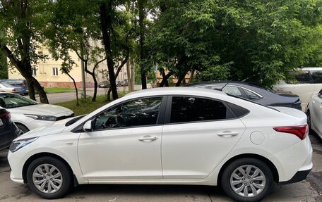 Hyundai Solaris II рестайлинг, 2021 год, 1 200 000 рублей, 2 фотография