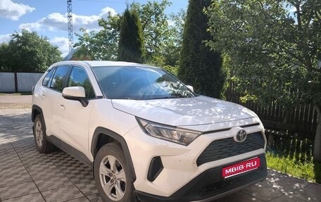 Toyota RAV4, 2021 год, 2 830 000 рублей, 1 фотография