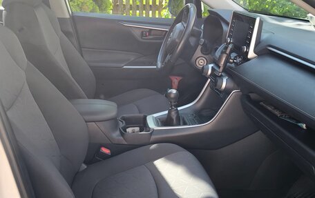 Toyota RAV4, 2021 год, 2 830 000 рублей, 6 фотография
