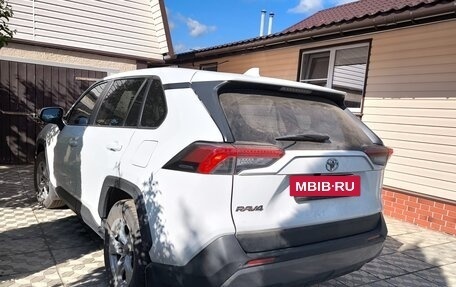 Toyota RAV4, 2021 год, 2 830 000 рублей, 3 фотография
