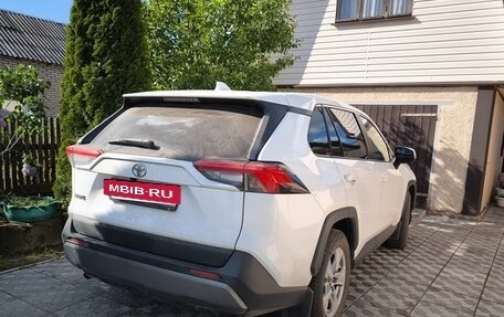 Toyota RAV4, 2021 год, 2 830 000 рублей, 4 фотография