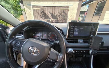 Toyota RAV4, 2021 год, 2 830 000 рублей, 12 фотография