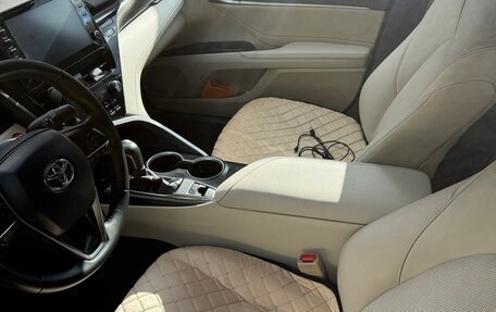 Toyota Camry, 2021 год, 2 800 000 рублей, 4 фотография