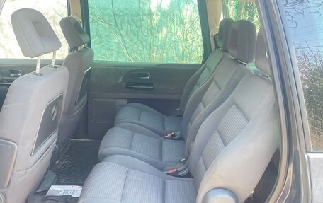 Volkswagen Sharan I рестайлинг, 2005 год, 750 000 рублей, 10 фотография