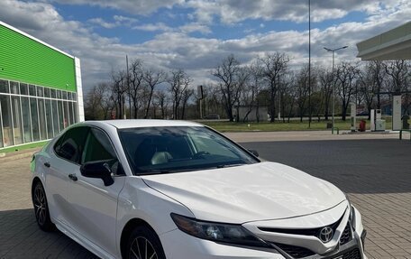 Toyota Camry, 2021 год, 2 650 000 рублей, 4 фотография