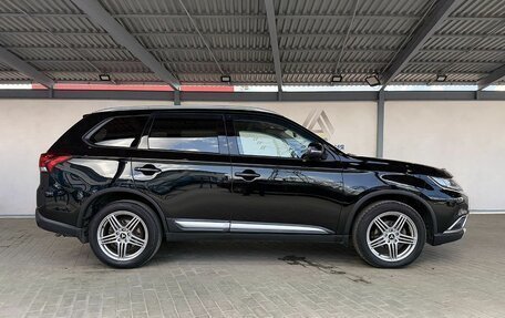 Mitsubishi Outlander III рестайлинг 3, 2018 год, 2 149 000 рублей, 6 фотография