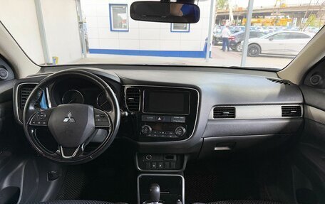 Mitsubishi Outlander III рестайлинг 3, 2018 год, 2 149 000 рублей, 10 фотография