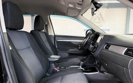 Mitsubishi Outlander III рестайлинг 3, 2018 год, 2 149 000 рублей, 11 фотография