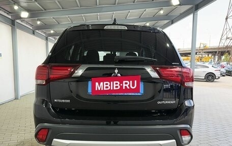 Mitsubishi Outlander III рестайлинг 3, 2018 год, 2 149 000 рублей, 4 фотография