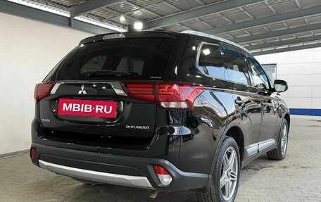 Mitsubishi Outlander III рестайлинг 3, 2018 год, 2 149 000 рублей, 5 фотография