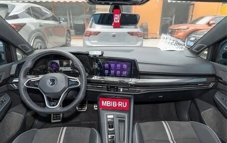 Volkswagen Golf VIII, 2022 год, 2 137 000 рублей, 6 фотография