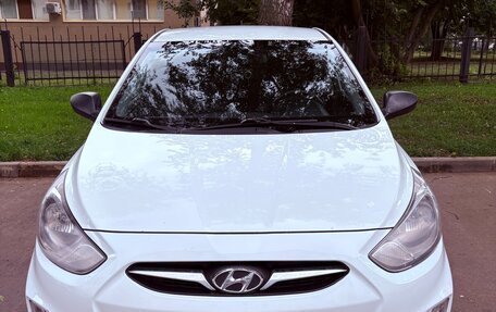 Hyundai Solaris II рестайлинг, 2013 год, 700 000 рублей, 1 фотография