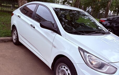 Hyundai Solaris II рестайлинг, 2013 год, 700 000 рублей, 2 фотография