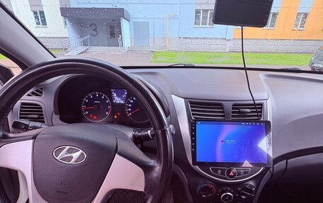Hyundai Solaris II рестайлинг, 2013 год, 700 000 рублей, 6 фотография