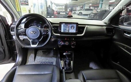 KIA Stonic, 2020 год, 1 450 000 рублей, 10 фотография