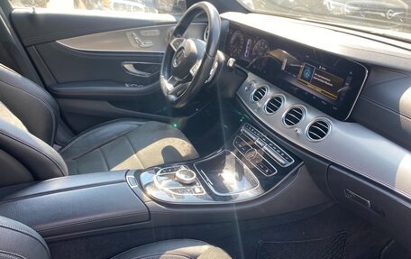 Mercedes-Benz E-Класс, 2016 год, 2 390 000 рублей, 14 фотография