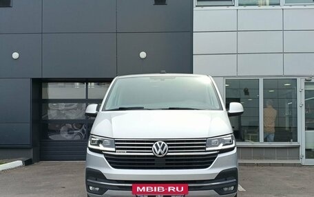 Volkswagen Multivan T6 рестайлинг, 2020 год, 5 999 000 рублей, 2 фотография