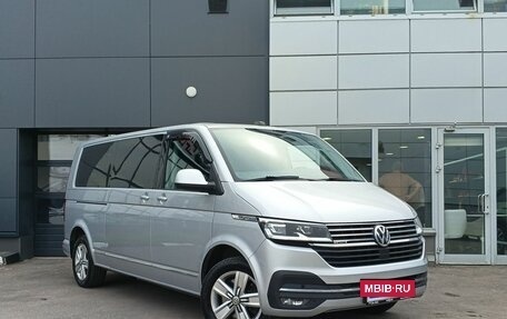 Volkswagen Multivan T6 рестайлинг, 2020 год, 5 999 000 рублей, 3 фотография