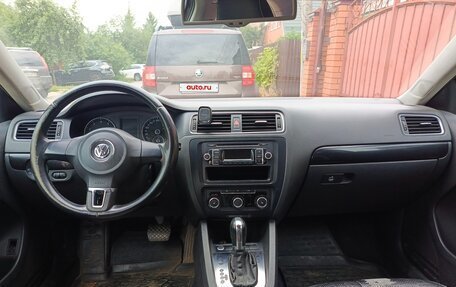 Volkswagen Jetta VI, 2011 год, 750 000 рублей, 7 фотография