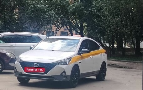 Hyundai Solaris II рестайлинг, 2021 год, 1 100 000 рублей, 4 фотография