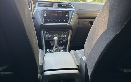 Volkswagen Tiguan II, 2018 год, 3 400 000 рублей, 6 фотография