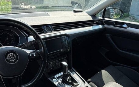 Volkswagen Passat B8 рестайлинг, 2015 год, 1 450 000 рублей, 2 фотография