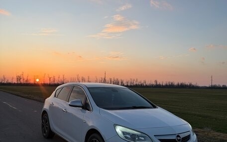 Opel Astra J, 2011 год, 750 000 рублей, 2 фотография