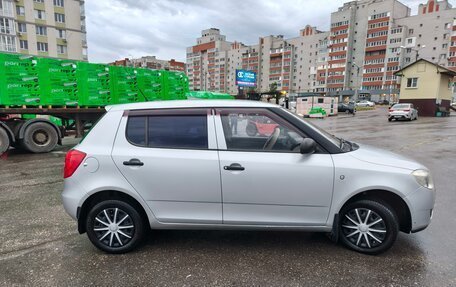 Skoda Fabia II, 2010 год, 389 000 рублей, 3 фотография