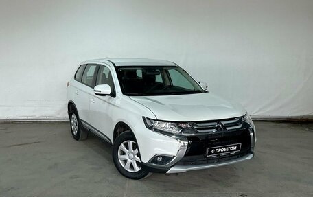 Mitsubishi Outlander III рестайлинг 3, 2018 год, 1 695 000 рублей, 3 фотография